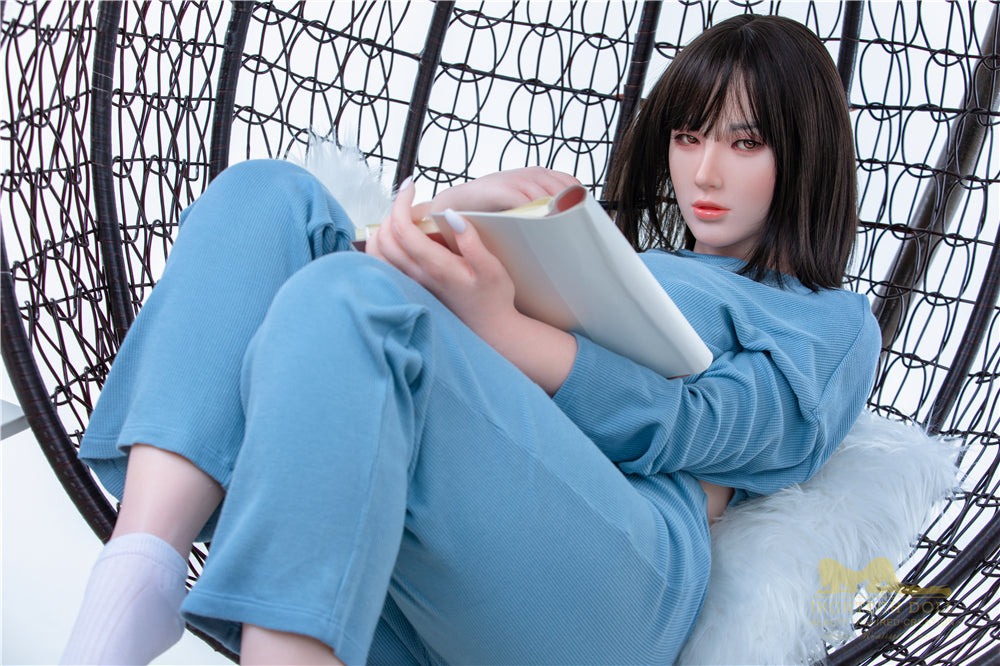 160 cm große Silikon-Sexdoll mit J-Körbchen – Miya